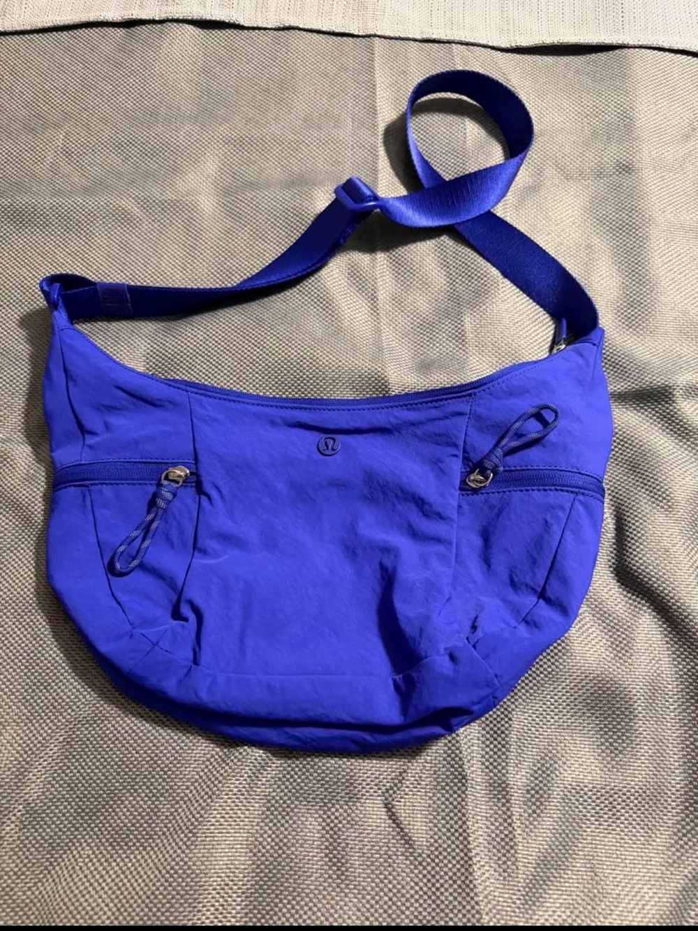NWOT Lululemon Small Slouchy Sling Bag 3L - Beach Ball Blue